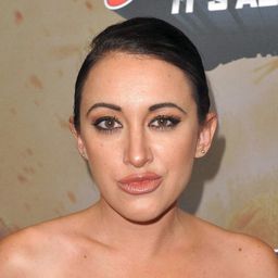 Devanny Pinn 飾演 The Crossbreed