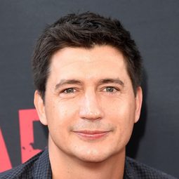 肯·馬里諾 飾演 Mike Parker