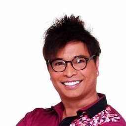 Arnel Ignacio 飾演 