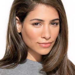 Zainne Saleh 飾演 Sarah