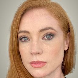 Jenna Dover - 滅口佈局演員 飾演CIA Analyst