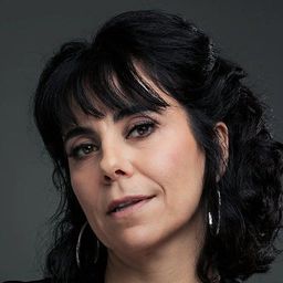 寶拉·寇恩 飾演 Dra. Pernía