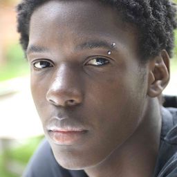 Franck Keïta 飾演 Souleyman, student