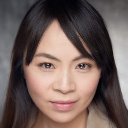 Shin-Fei Chen 飾演 Alexandra