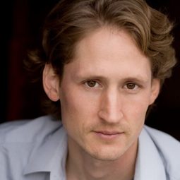 尼可拉斯·X·帕森斯 - 看不見演員 飾演Isaac