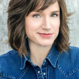 李·艾迪 飾演 Lee