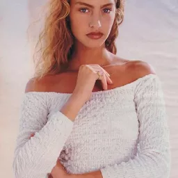 Michaela Bercu 飾演 Dracula's Bride