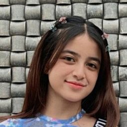 Annisa Kaila 飾演 Elsa