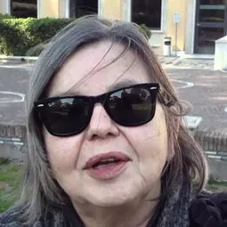 Alessandra Cardini 飾演 Calpurnia