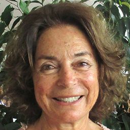 Aline Schulmann 飾演 Spanish Translator