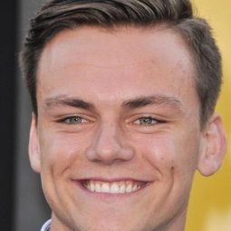 Dylan Boyack 飾演 Trevor - 17 Years Old