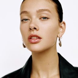 謝茜嘉亞歷山大 飾演 Betsey