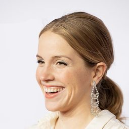 寶拉·卡倫貝格 飾演 Maria