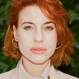 Lisa-Lena Tritscher 飾演 Wife