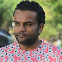 尼丁·戈爾 飾演 Contractor Narayan