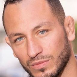 亞瑟·阿斯帕圖里安 飾演 Frelon 1 - Chef