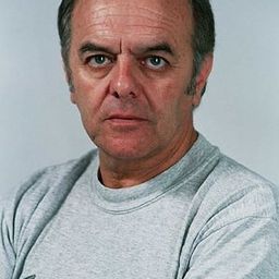 諾貝托·崗薩羅 飾演 Jano