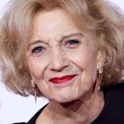 瑪麗莎·巴哈迪絲 飾演 Ramona