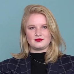 Kyra Gantois 飾演 Self