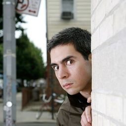 Brent Weinbach 飾演 Waiter