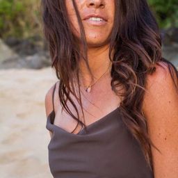 Linda Molina 飾演 Woman in Restaurant