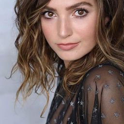 Alex Trewhitt - 鬼伴演員 飾演Bikini Girl