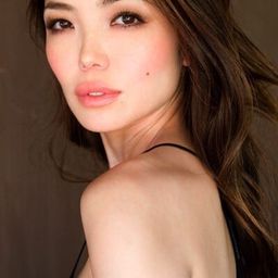 Laura Miro - 浴血狂奔演員 飾演Newscaster #3