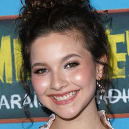 Carla Adell 飾演 Lupe