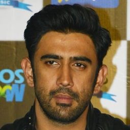 阿米特·薩德 飾演 Sidharth