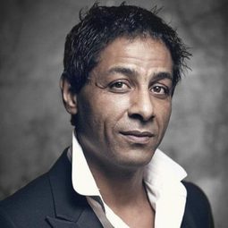 Hichem Yacoubi - 尼羅河的希爾頓事件演員 飾演Nagy