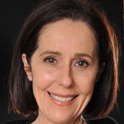 Glynis Davies 飾演 Laurie Baker