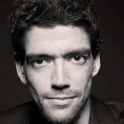 傑維爾·伯特 - 非禮勿聽演員 飾演Cliente de librería