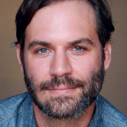 Thomas Clay Strickland 飾演 Police Officer