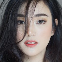 皮塔娜·沙軋貢 飾演 Pim