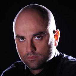 Nico Di Renzo 飾演 George