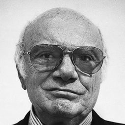 Francesco Rosi 飾演 Self - Movie Director (archive footage)
