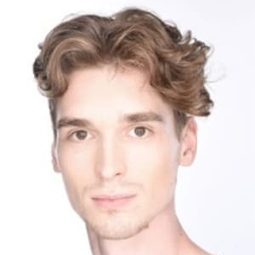 Nikita Kapustin 飾演 First Intruder