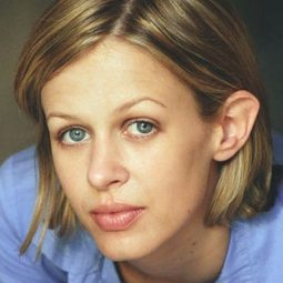 Emily Brooke Hands - 男國少年夢演員 飾演Lucy