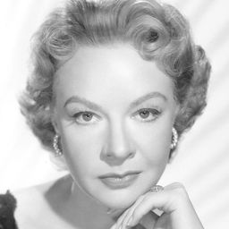 Jo Van Fleet 飾演 Ella Garth