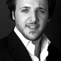 羅曼·蘭克瑞 飾演 Papa poussette