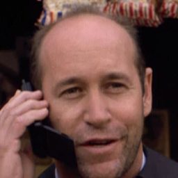 Dee McCafferty 飾演 Police Officer