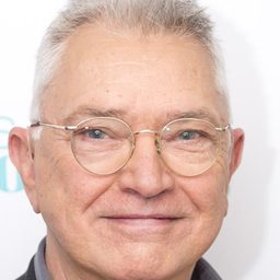 Martin Shaw 飾演 Dave Irwin