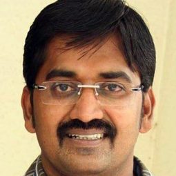 Karunakaran 飾演 Kumar