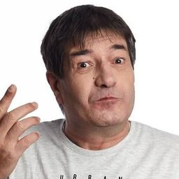 Radu Pietreanu 飾演 Cornel