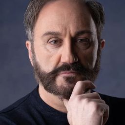 Angelo Del Romano - 瘋狂喜劇家演員 飾演