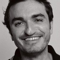 Roland Menou - 我的教練我們的菜演員 飾演Joël