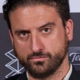 Eugenio Mira 飾演 Ángel 'Profeta'