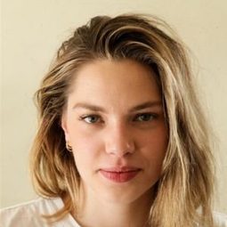 艾拉·佩萊格里尼 飾演 Micheline