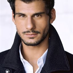 Skyler Bible - 寵物男孩演員 飾演Bobby