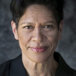 Tanea Heke 飾演 Aunty Cat